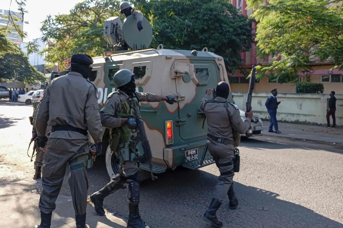 Imagem de contexto do artigo Terroristas queimam casas em Moçambique e colocam população em fuga