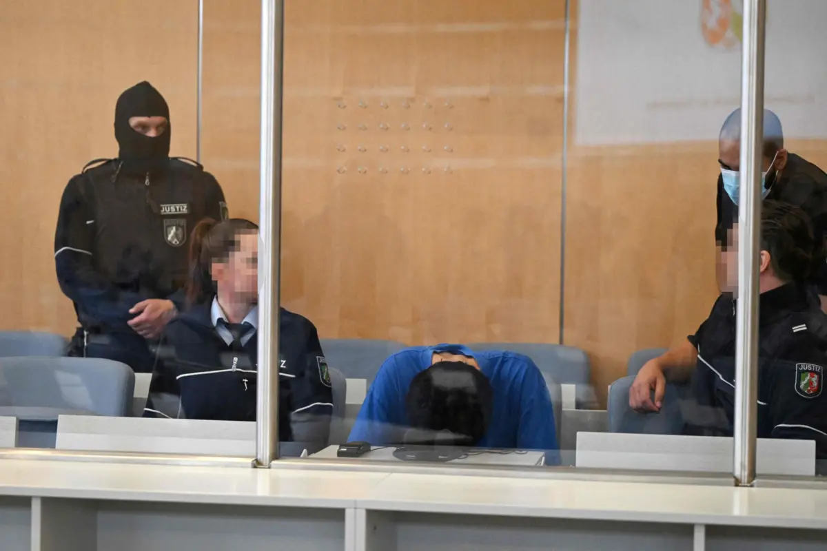 Issa Al Hasan, um requerente de asilo com 26 anos à data dos factos, foi acusado de três homicídios