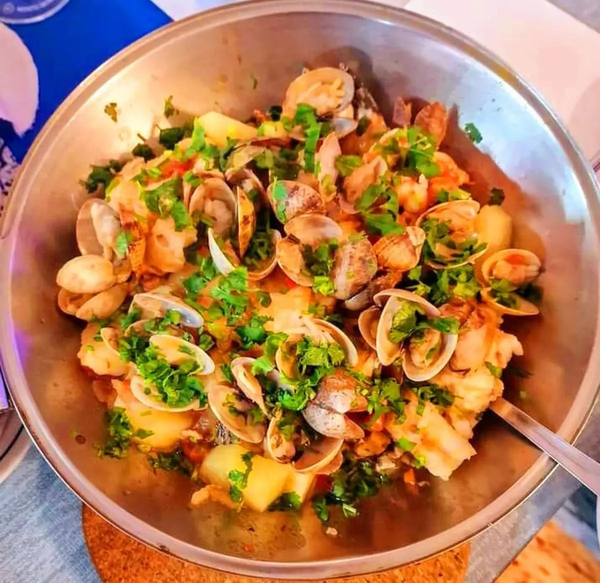 Um dos pratos da marisqueira Carvi, em Portimão.