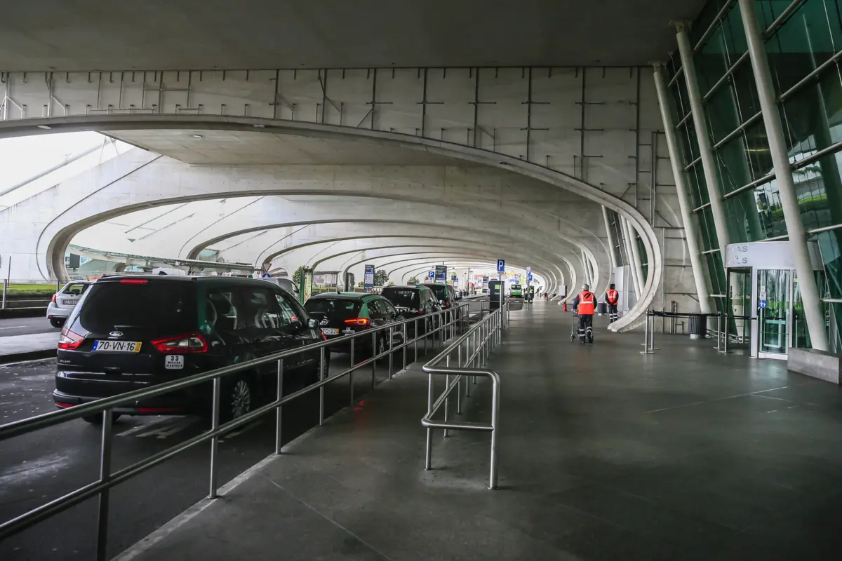 PJ deteve taxista reformado que atropelou agente da PSP, no Aeroporto Francisco Sá Carneiro