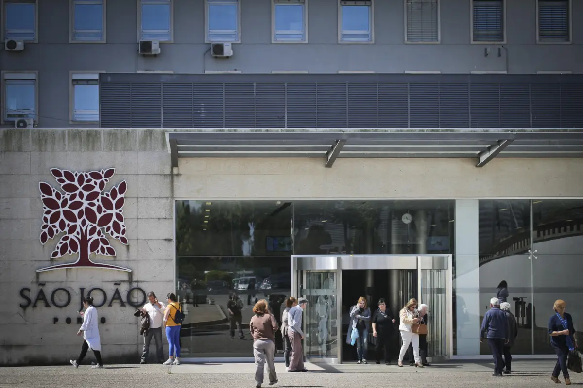 Ferida em estado grave foi transportada para o Hospital de São João