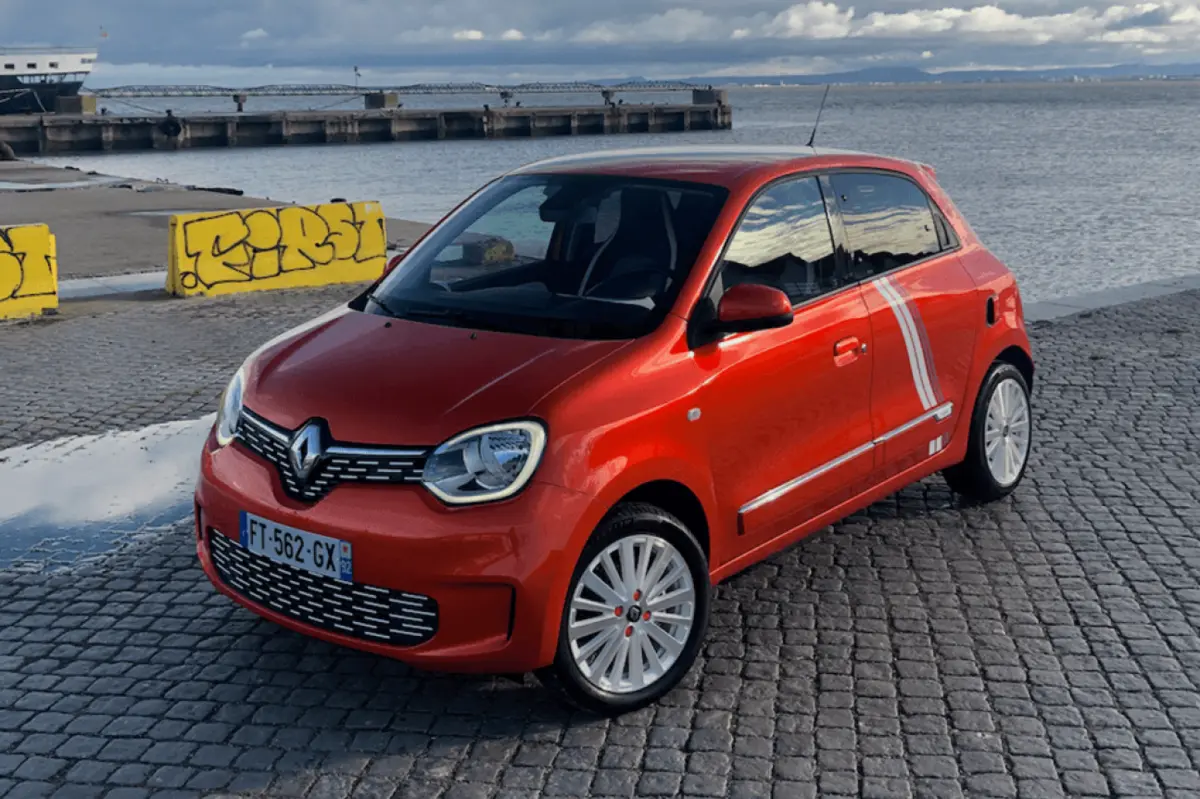 Imagem de contexto do artigo Setor automóvel acelera luta pela gama de elétricos baratos