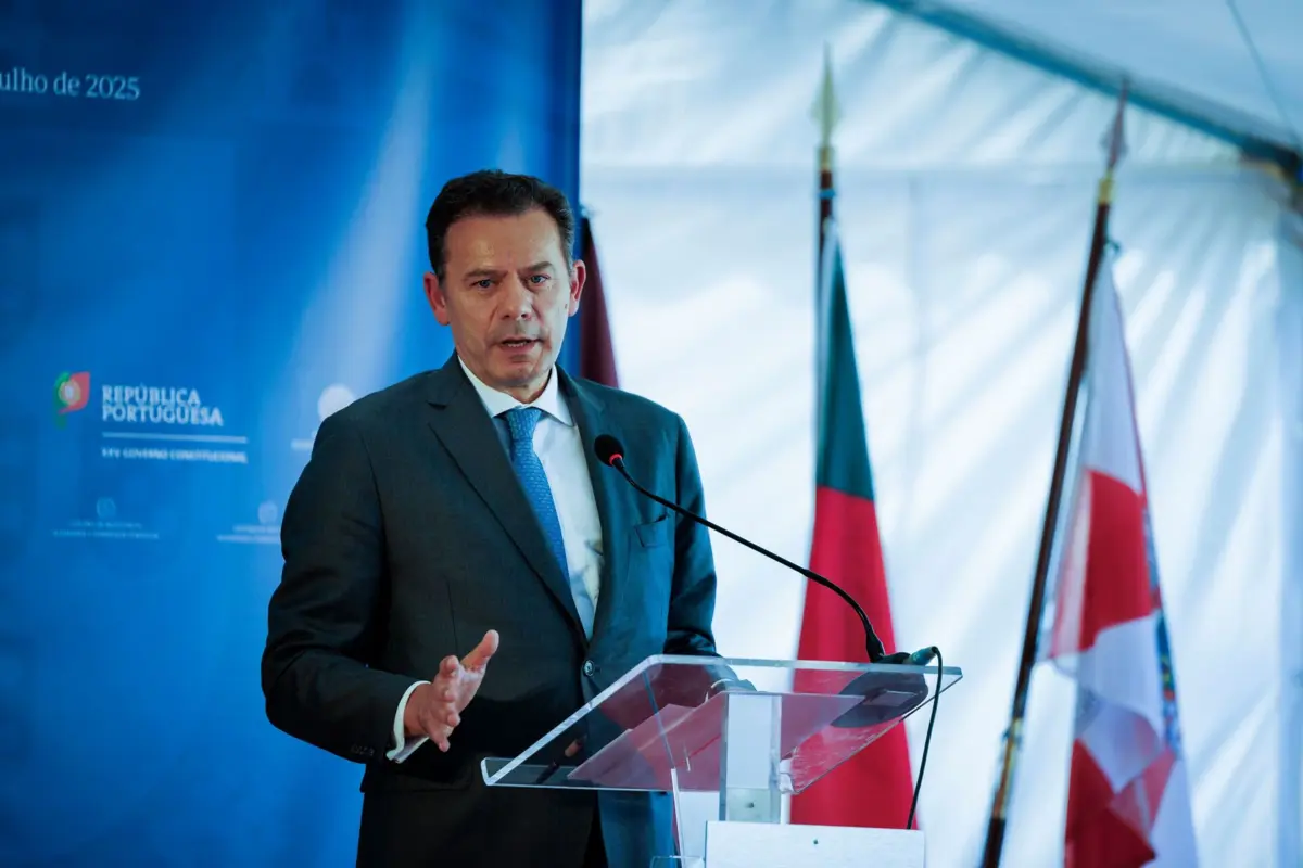 Luís Montenegro participou na videoconferência organizada hoje pelo presidente do Conselho Europeu, António Costa