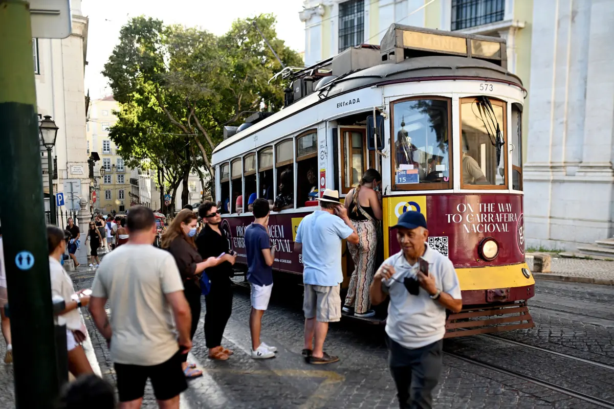 Câmara de Lisboa aprova aumento da taxa turística para quatro euros