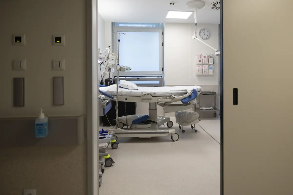 Hospital diz que utente foi "prontamente admitida quando houve conhecimento de que estava a aguardar"