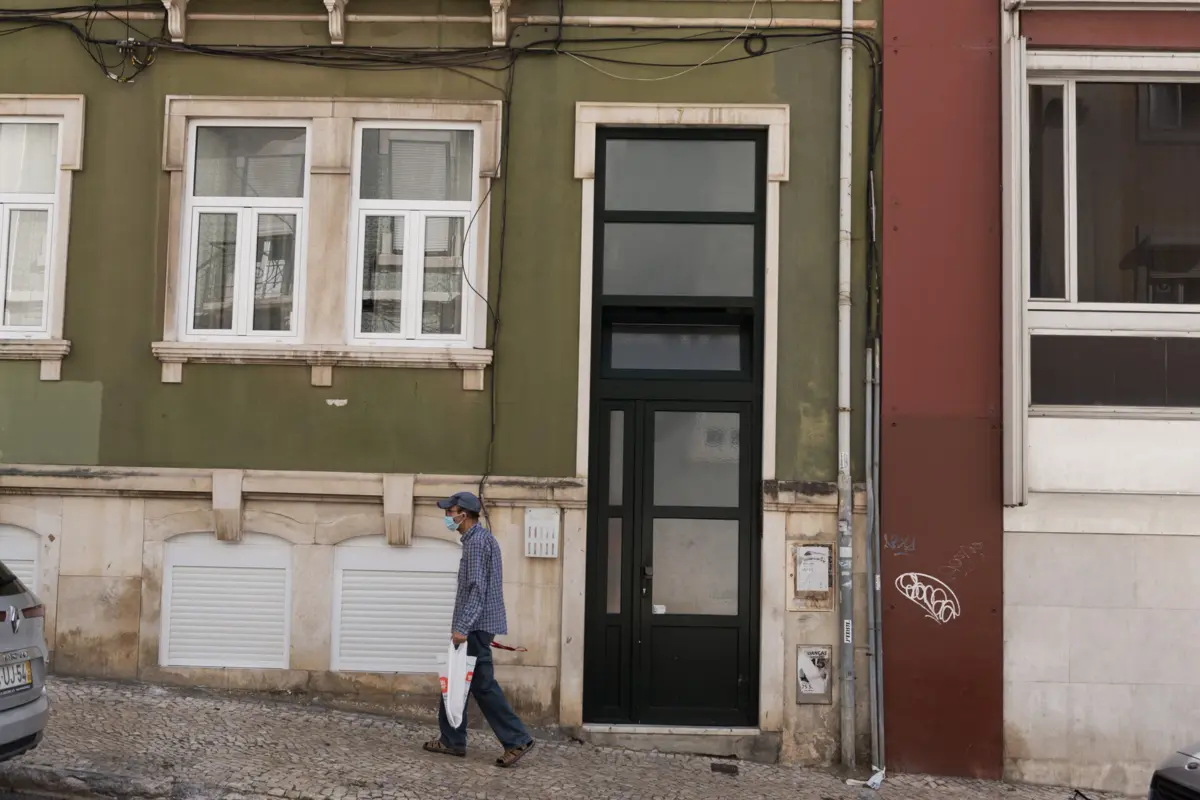 Junta passou a exigir título de residência válido