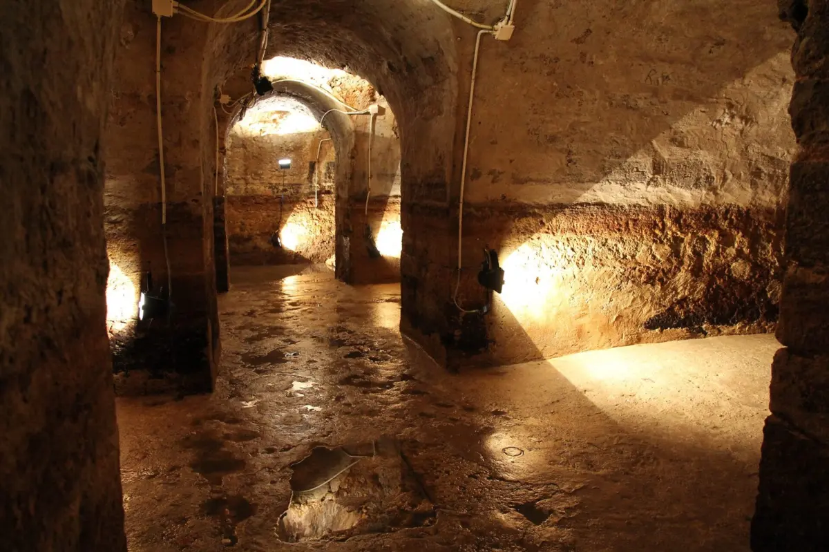 Galerias Romanas costumam ter um nível de água superior a um metro de altura quando estão fechadas