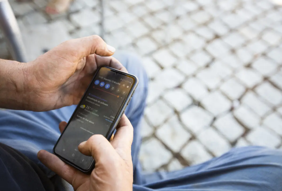 Imagem de contexto do artigo Estudante simula furto de telemóvel para receber 830 euros do seguro