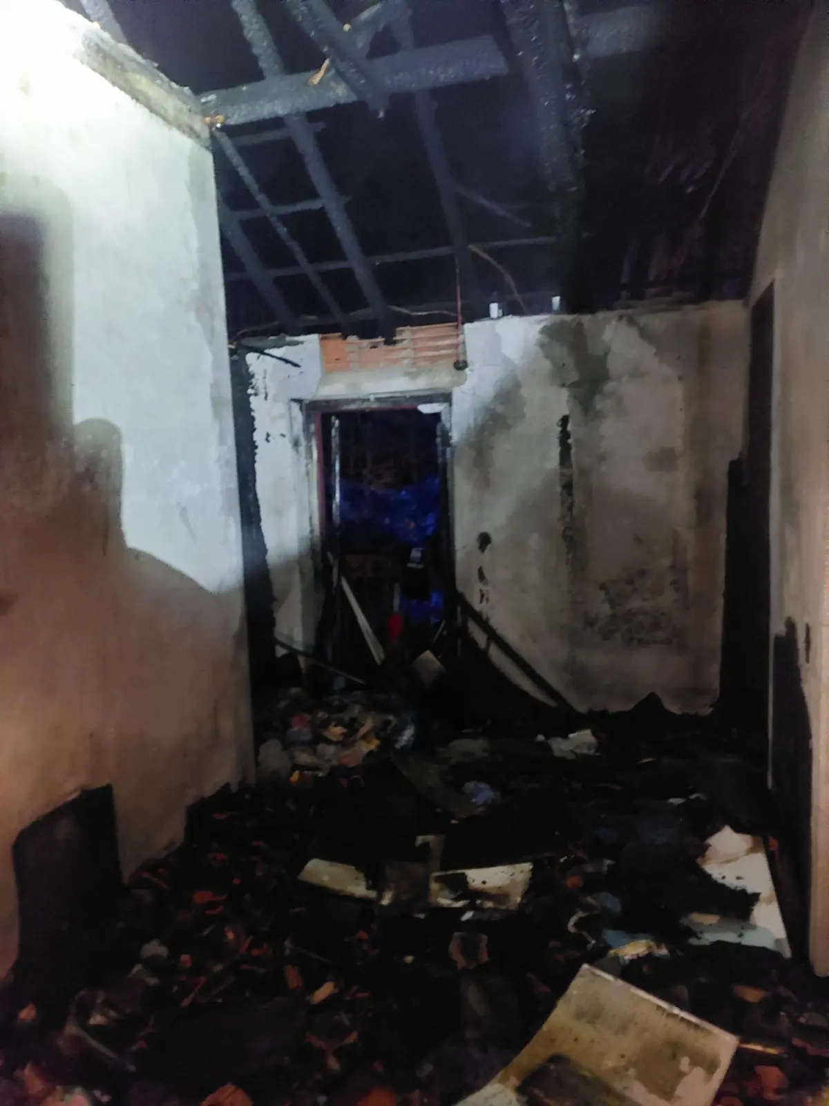 A criança não estava em casa quando o fogo deflagrou