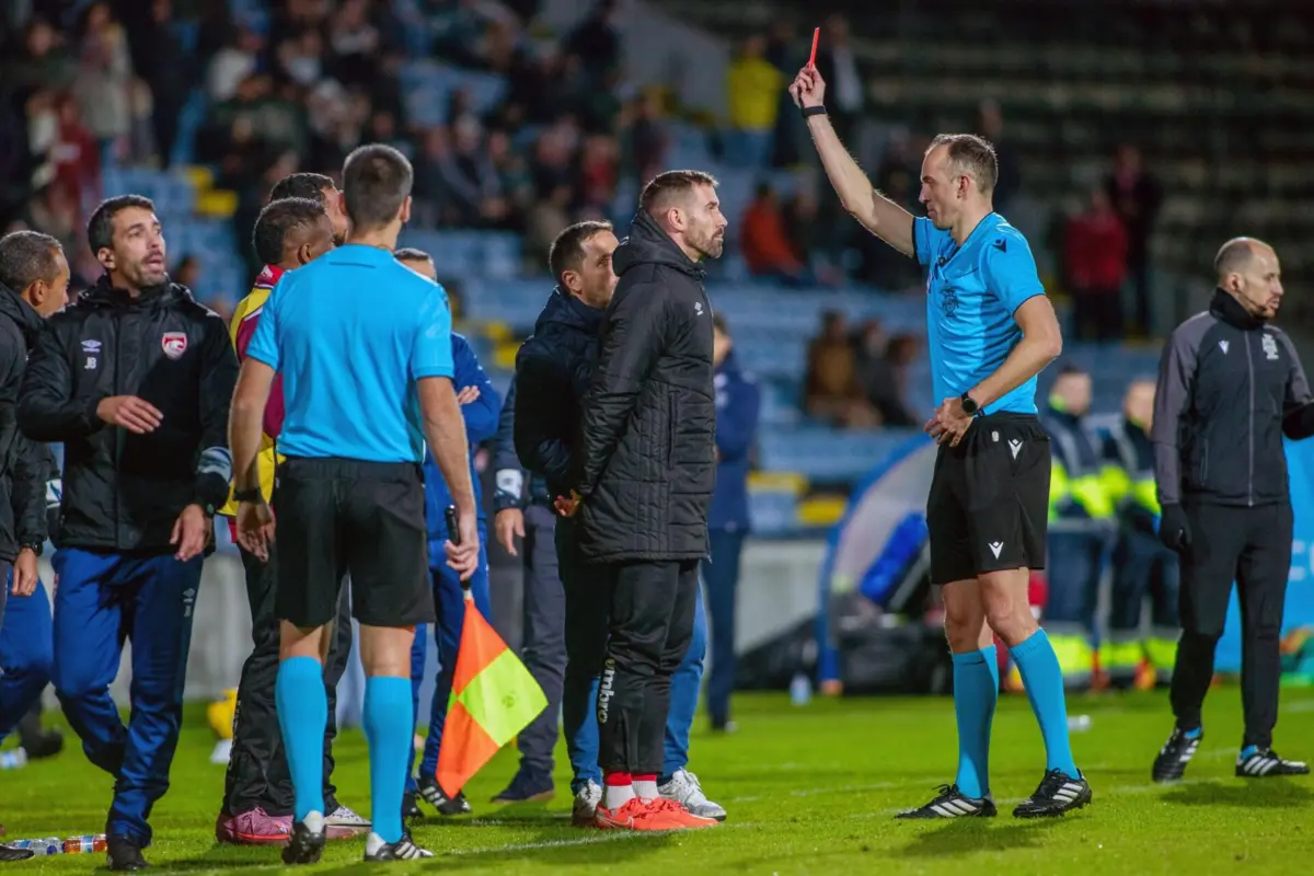 João Pinheiro, árbitro principal do encontro