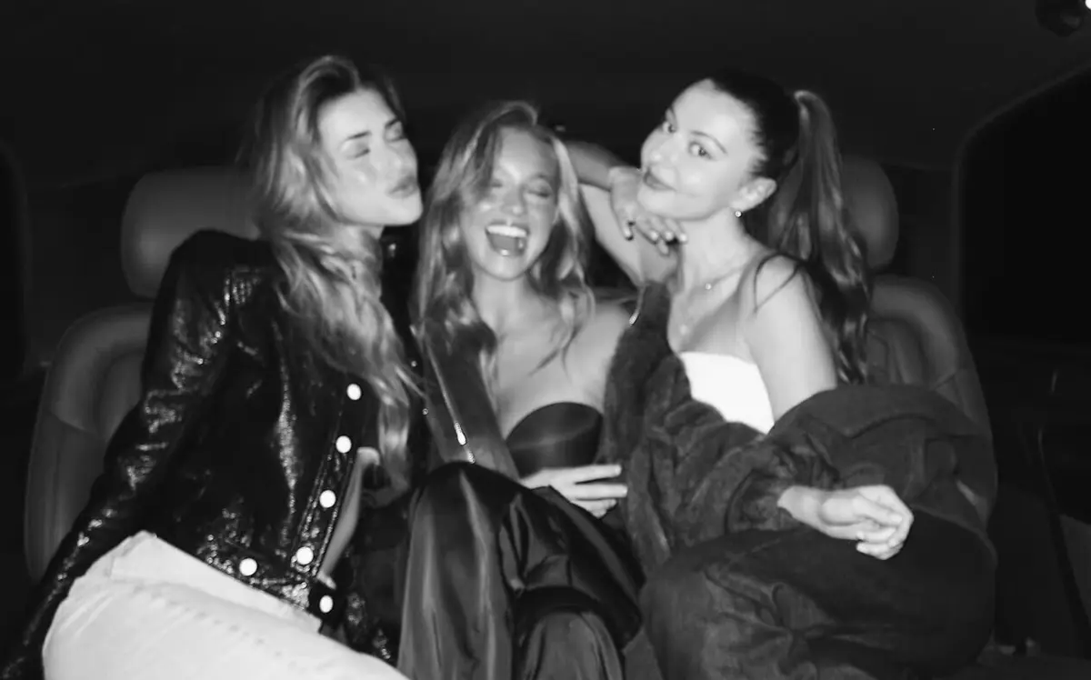 Margarida Corceiro, em Londres, com Pietra Pilão e Alisa Avra