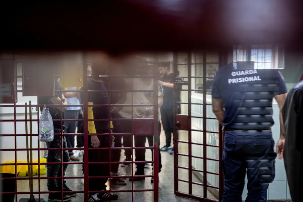 Produtos destinavam-se aos reclusos, arguidos no processo, e seriam para vender a terceiros