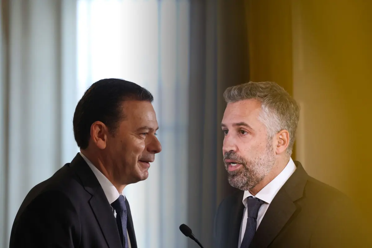 Imagem de contexto do artigo Sondagem: Luís Montenegro bate Pedro Nuno Santos por KO. Mas a honestidade é um problema