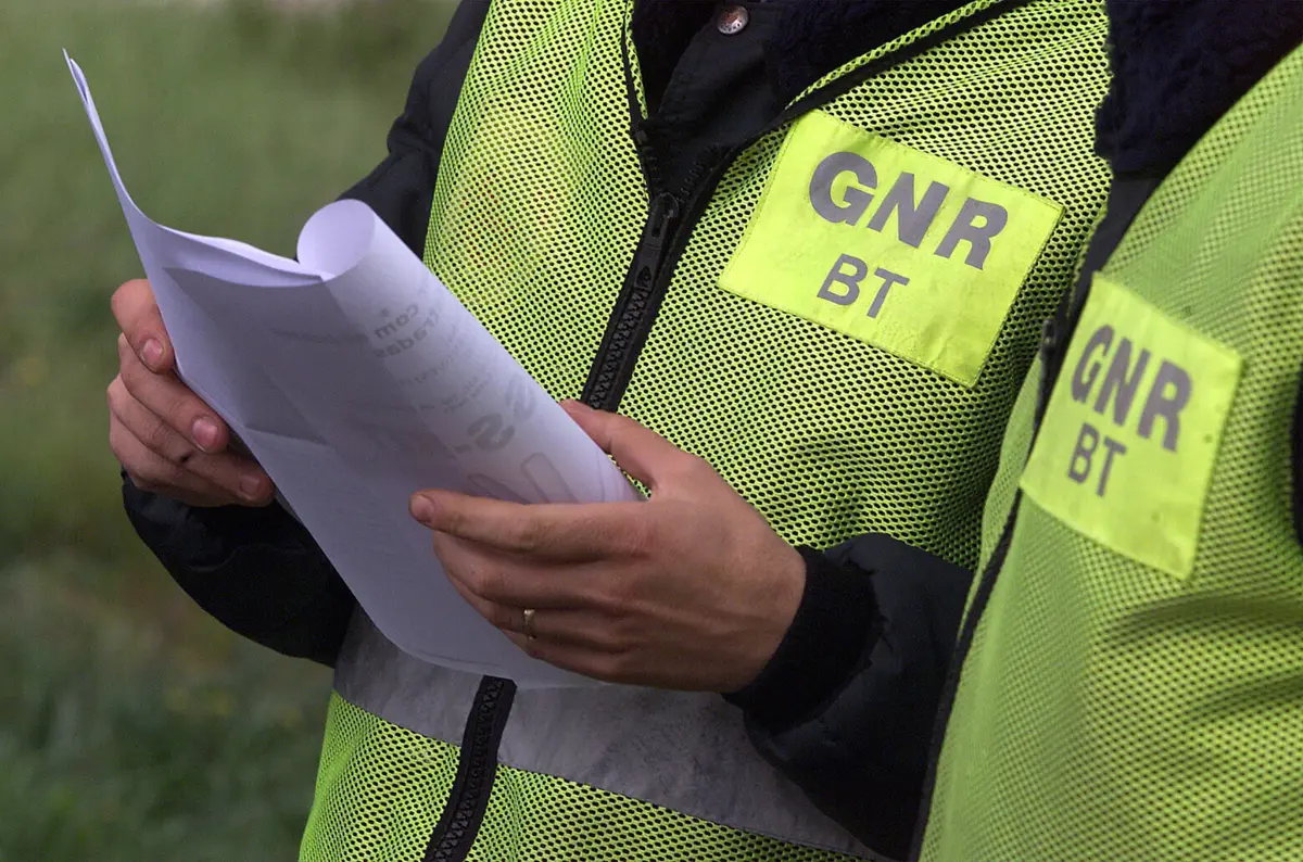 Os dois acidentes estão a ser investigados pelo Núcleo de Investigação Criminal de Acidentes de Viação da GNR