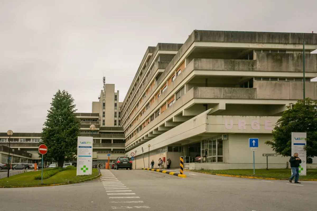 Unidade Local de Saúde do Alto Minho (ULSAM) confirma infiltrações mas garante que hospital "se encontra a funcionar na plenitude"