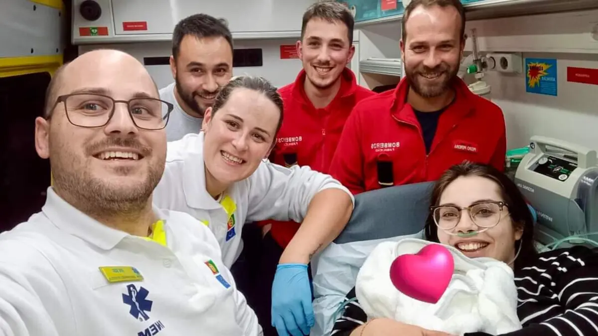 Mãe e bebé estão bem e foram transportados ao hospital de Famalicão