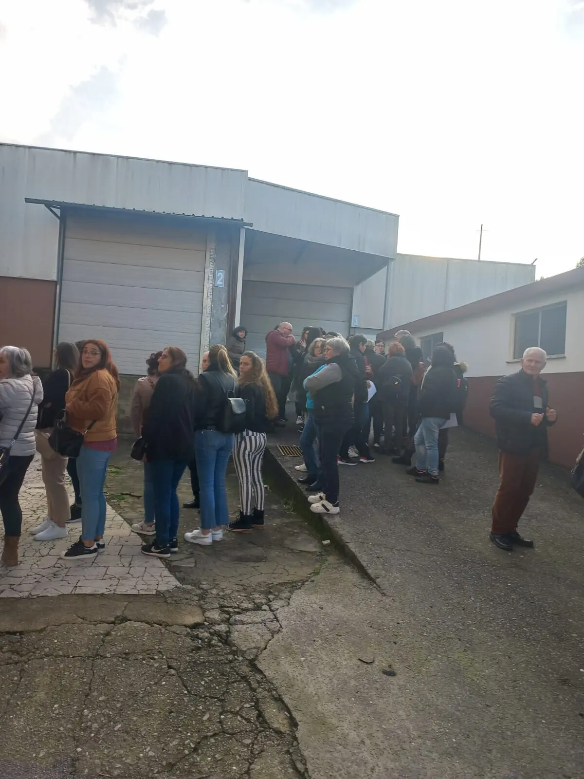 Entre os desempregados há trabalhadores jovens e também casais