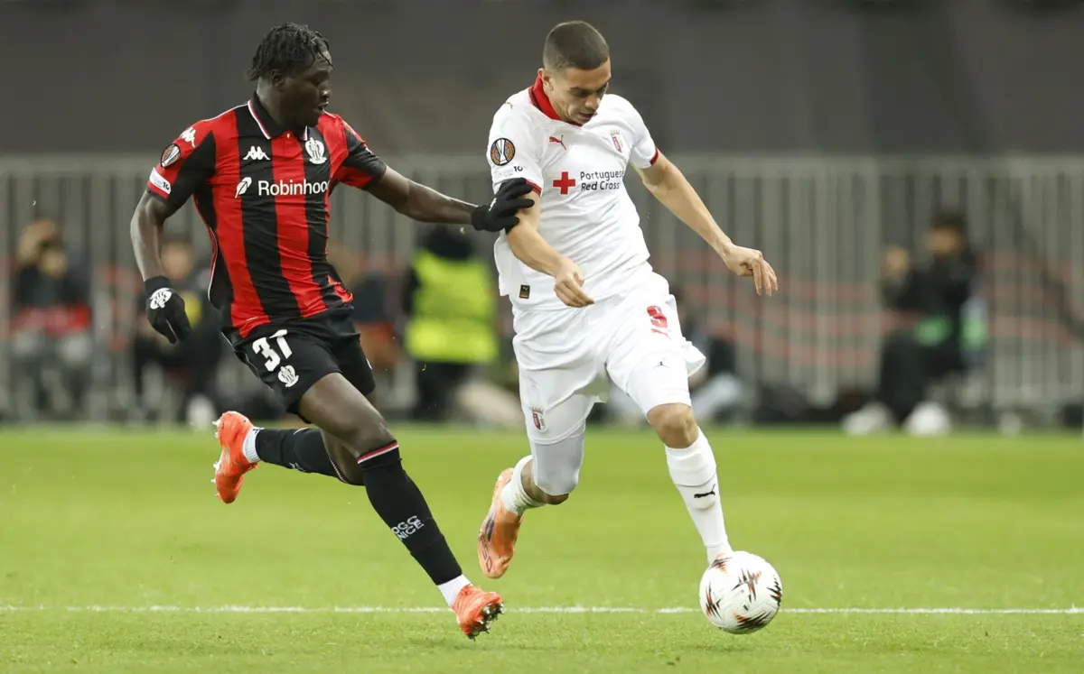 Avançado na partida em Nice