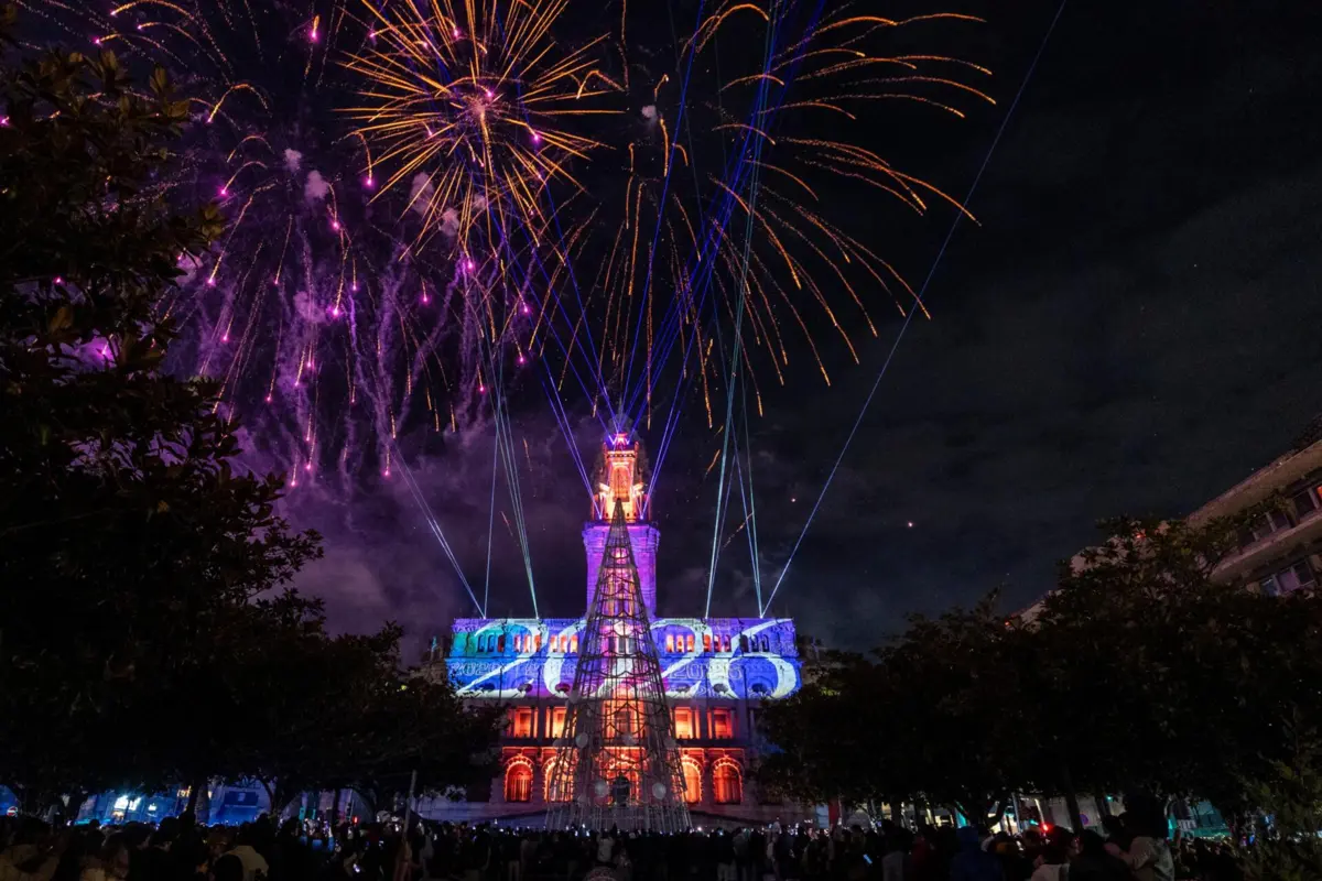 Imagem de contexto do artigo O apagão ficou no ano passado: o céu dos Aliados iluminou-se para 2026