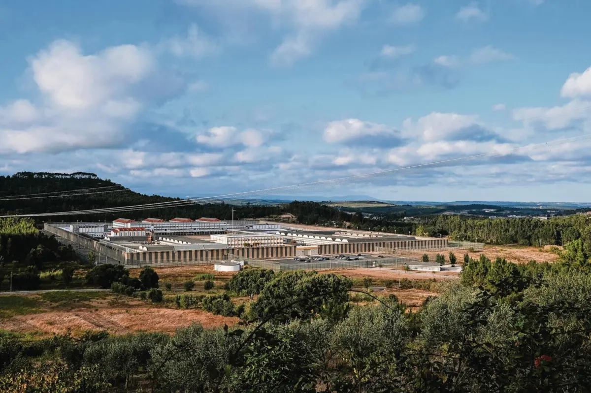 Arguido foi para a prisão da Carregueira (Sintra), que tem ala dedicada a condenados por crimes sexuais