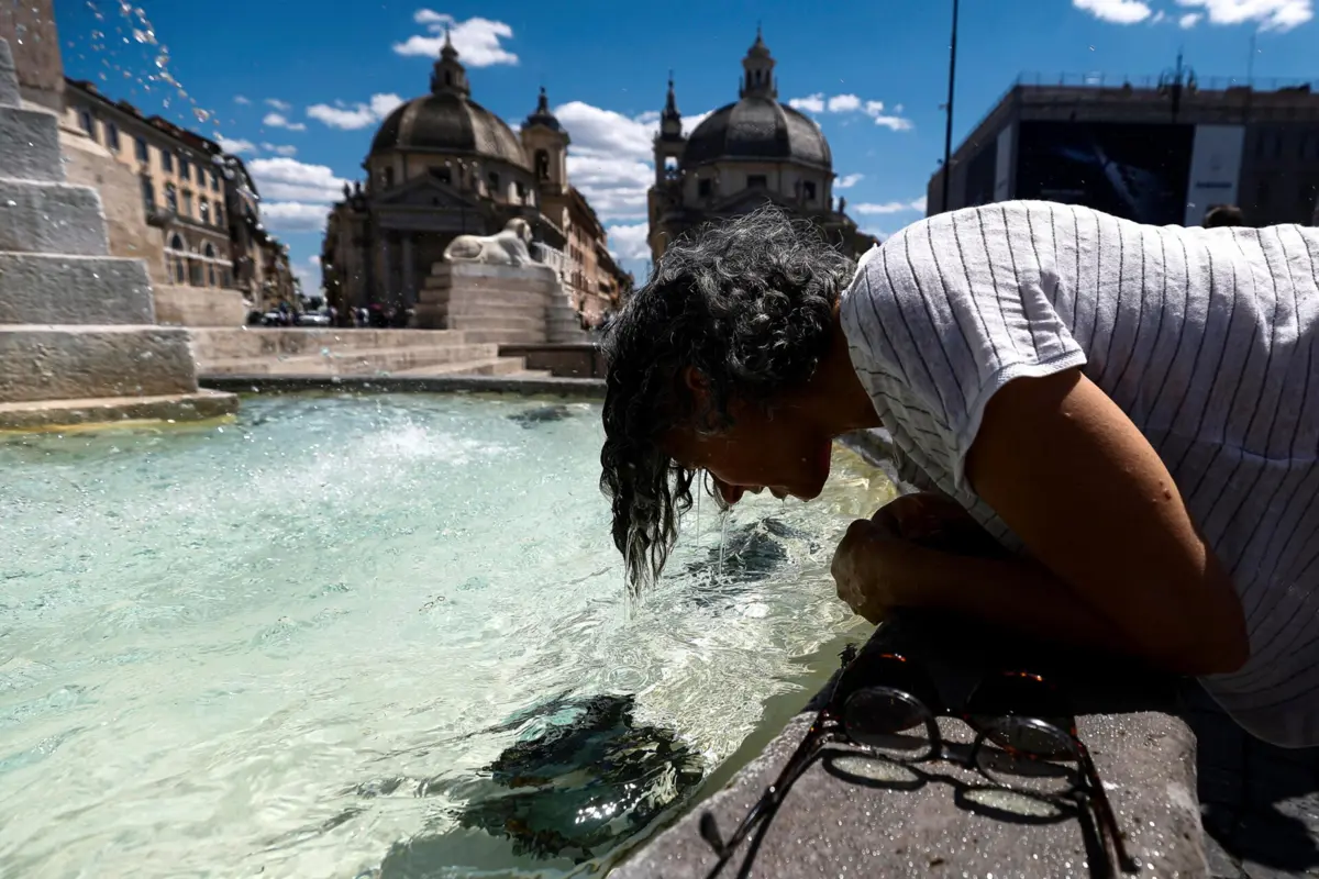 Imagem de contexto do artigo Ventoinhas, guarda-sóis, bebedouros e fontes: as escapatórias para o calor extremo na Europa