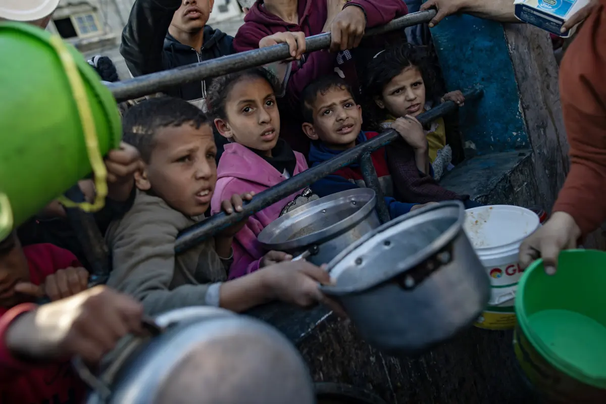 Habitantes da Faixa de Gaza encontram-se à beira da fome