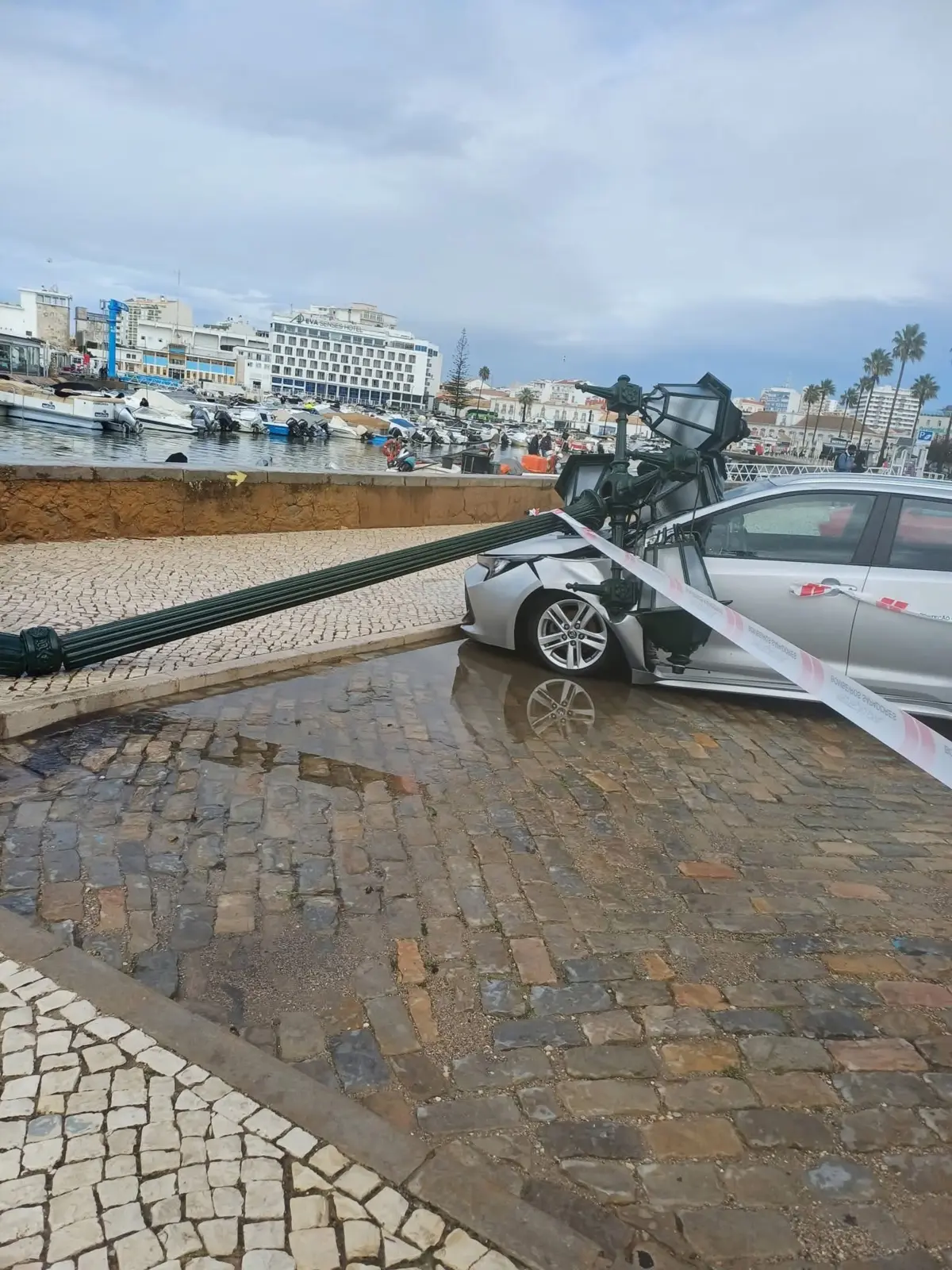 Fenómeno extremo de vento registado em Faro
