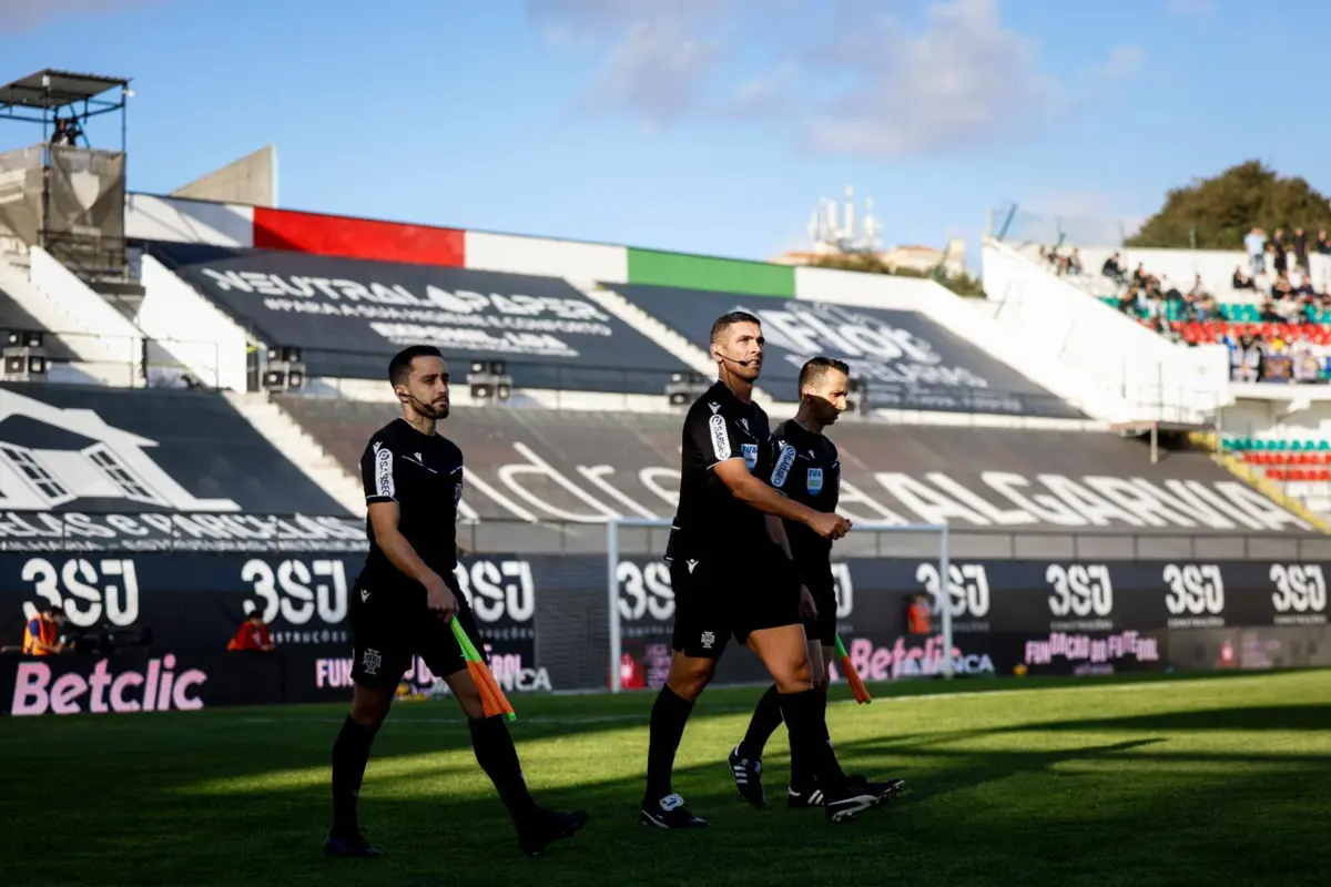 Árbitros portugueses podem seguir o exemplo do Mundial de Clubes