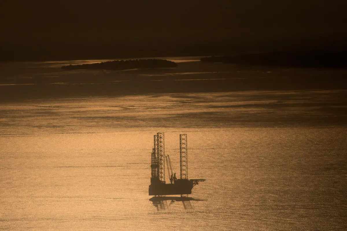 Não é incomum que os migrantes que atravessam o Mediterrâneo em barcos sobrelotados procurem refúgio em plataformas petrolíferas offshore