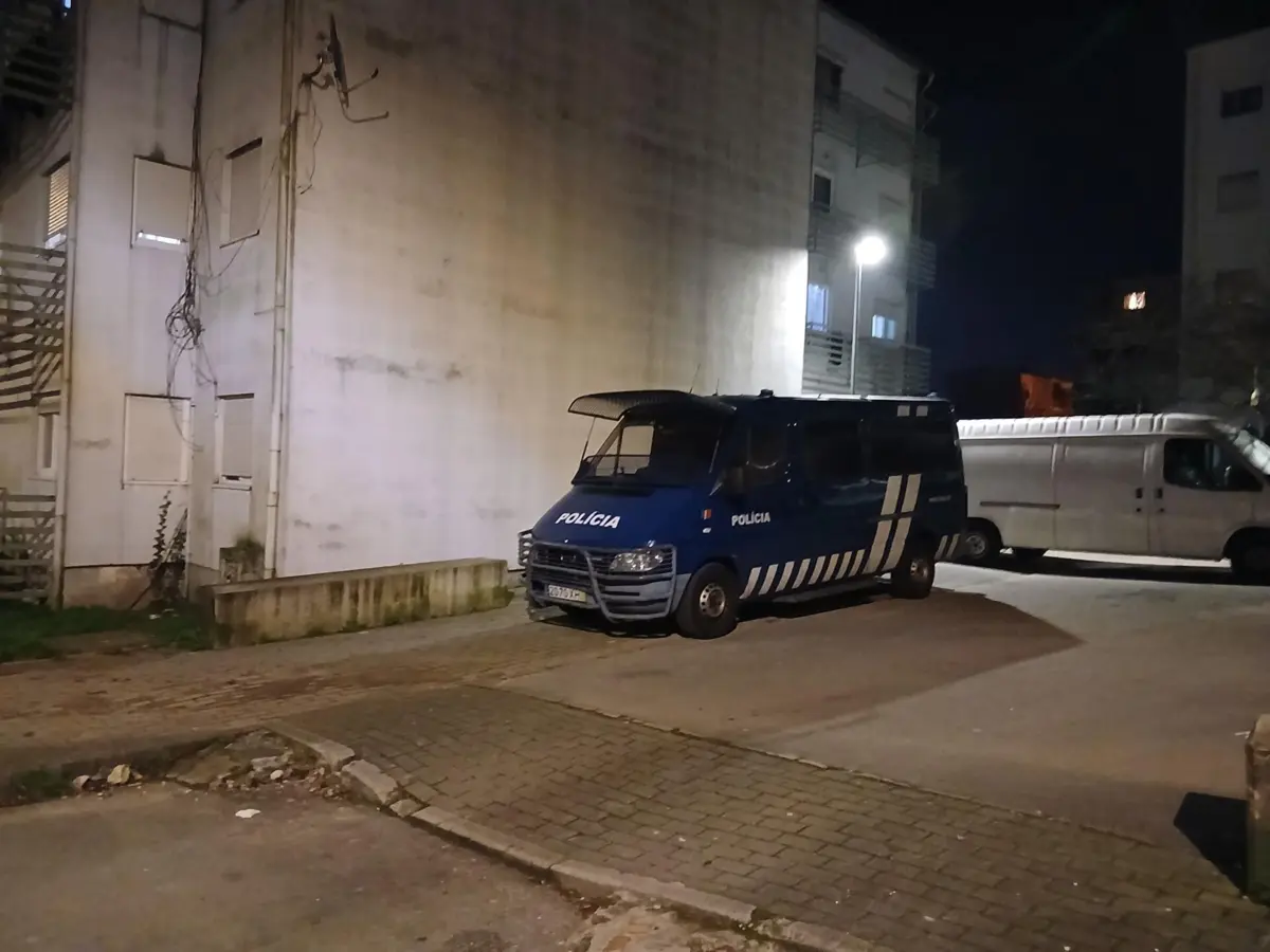 O suspeito, com cerca de 60 anos, atingiu a vítima no pescoço durante a noite de sexta-feira