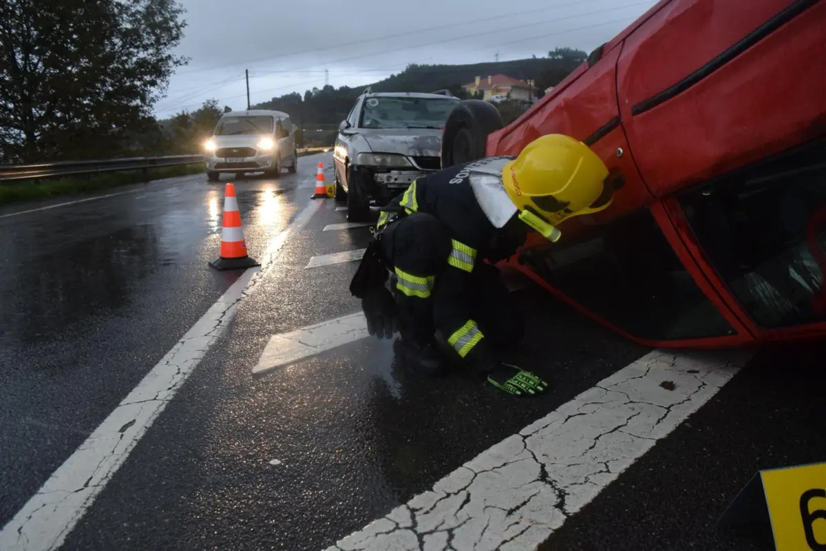 Bombeiros da Póvoa de Lanhoso realizaram simulacro na EN103, um dos "pontos negros" da rede rodoviária