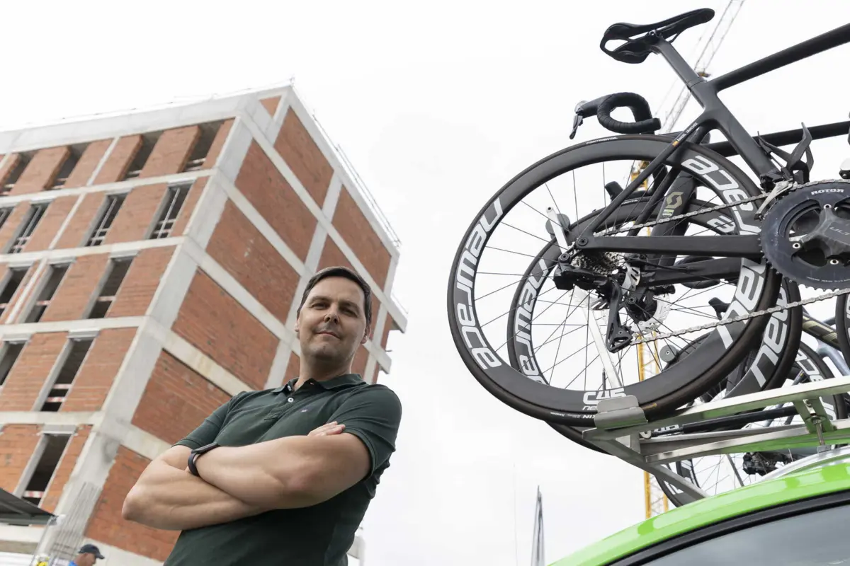 Afonso Azevedo exerce arquitetura, mas mantém ligação ao ciclismo