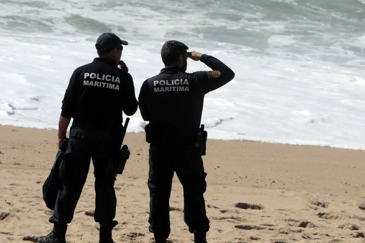 Para o local seguiram, para além dos nadadores, elementos da estação salva-vidas da Póvoa de Varzim, os Bombeiros da Póvoa, o INEM e a Polícia Marítima