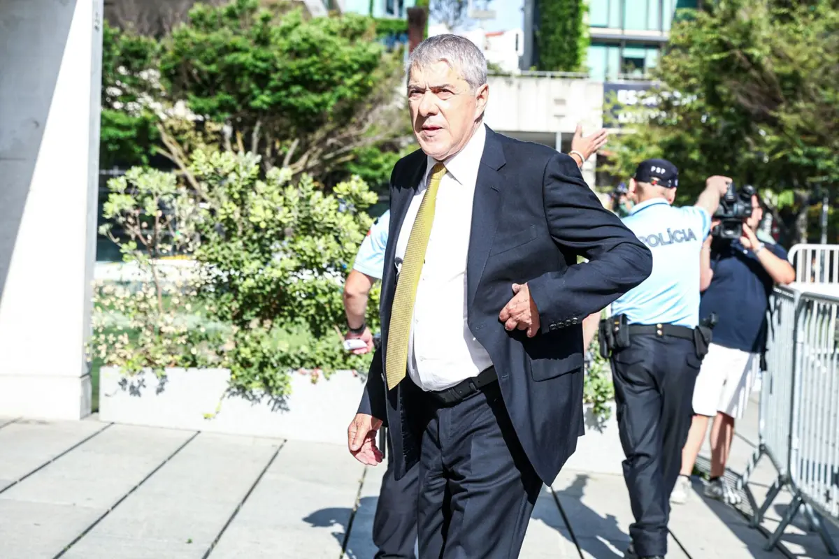 Imagem de contexto do artigo Ex-gestora de conta confirma transferências de amigo para a esfera de Sócrates