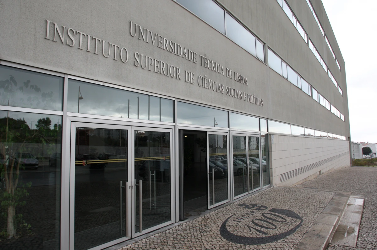 Alunas estudavam no Instituto Superior de Ciências Sociais e Políticas de Lisboa, a cidade onde reside a arguida que está a trabalhar num instituto de ensino da capital