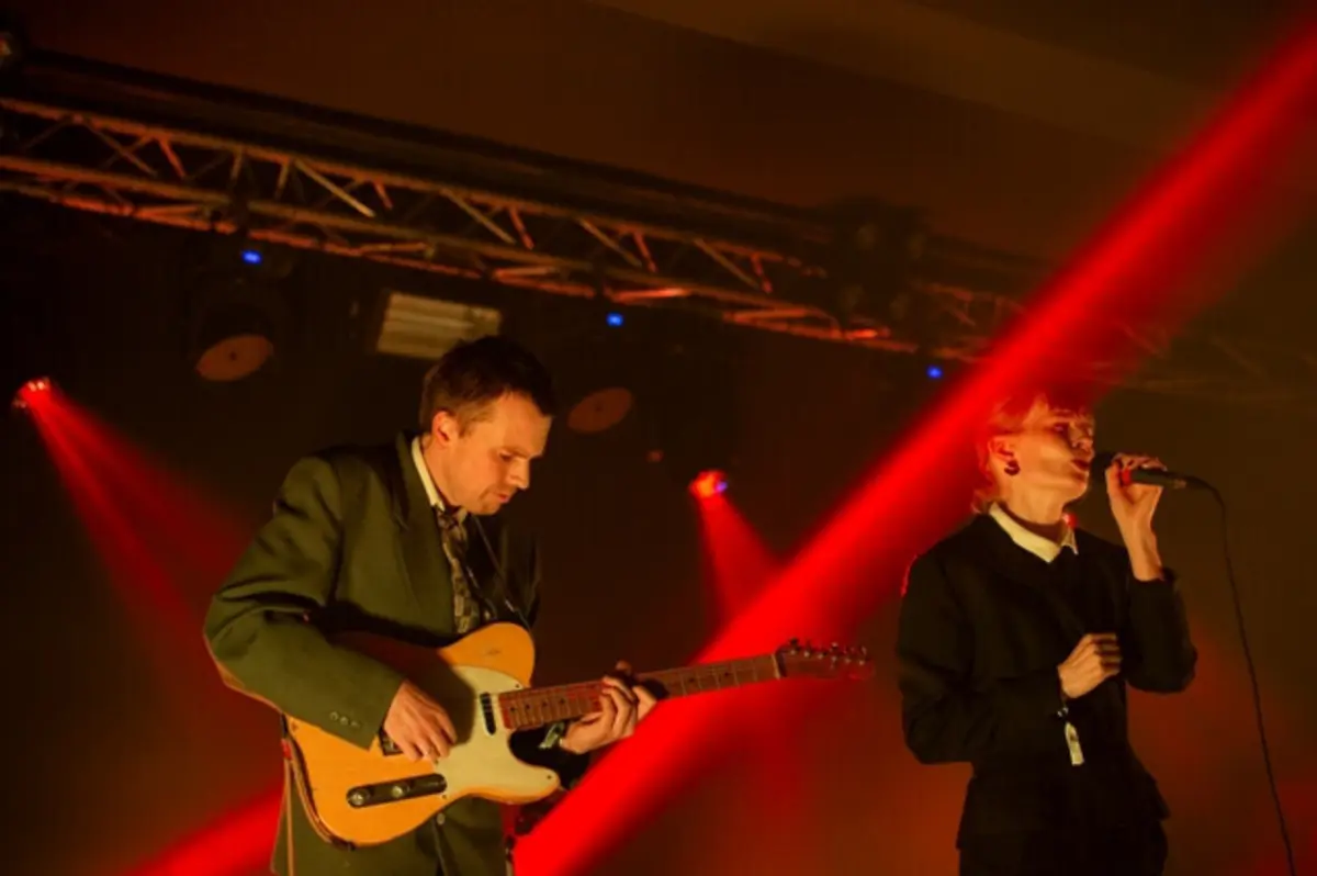 Lost Girls: eletrónica pop, romântica e fraturada, de Jenny Hval e Havard Volden