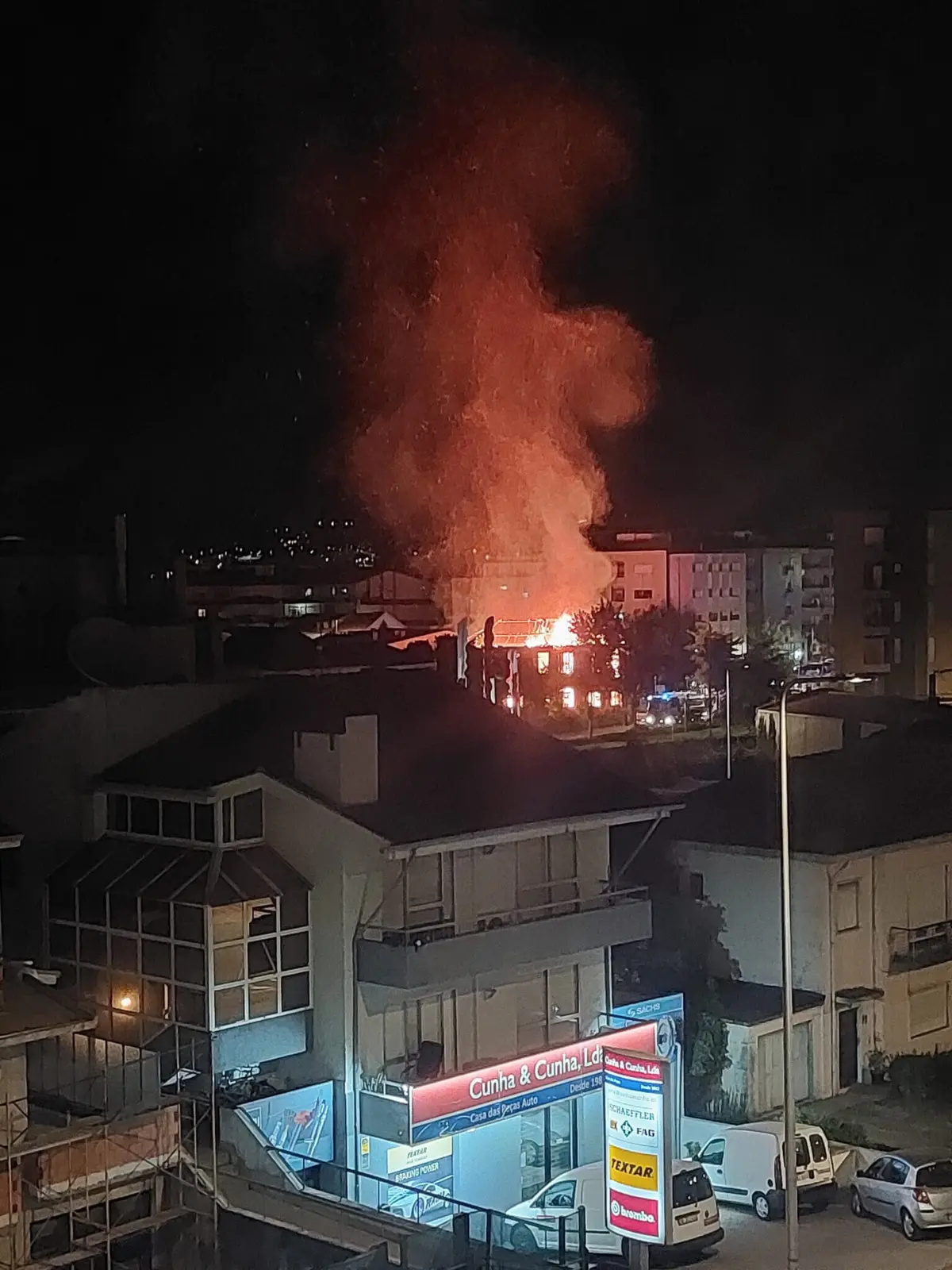 Imagem de contexto do artigo Incêndio destruiu prédio devoluto no centro da Trofa