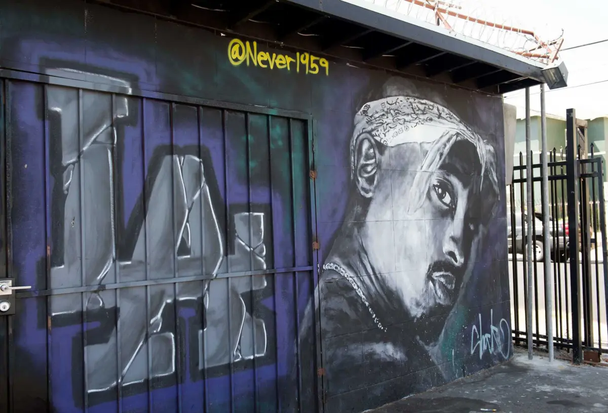Mural em homenagem ao rapper Tupac