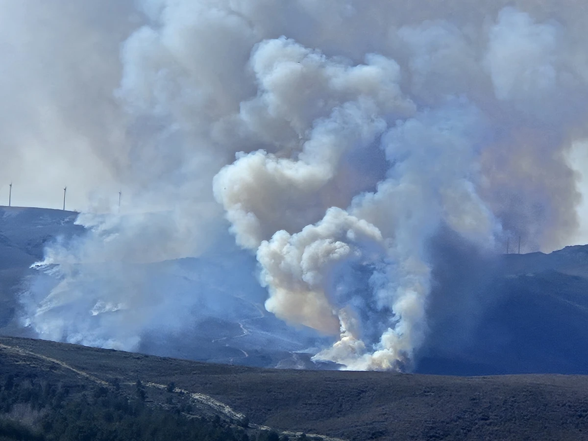 O fogo teve início em Espanha, mas propagou-se para o outro lado da fronteira