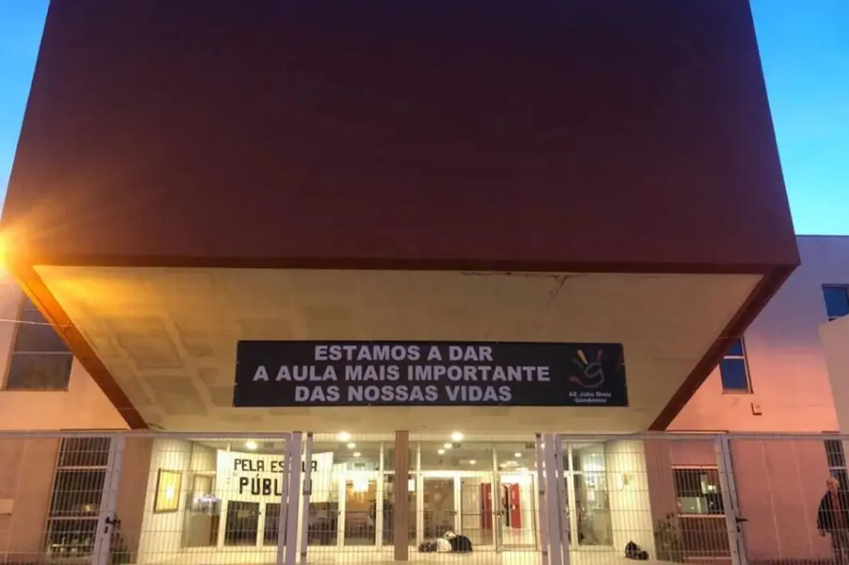 Imagem de contexto do artigo Diretora de escola de Gondomar vai ser afastada por causa de tarja