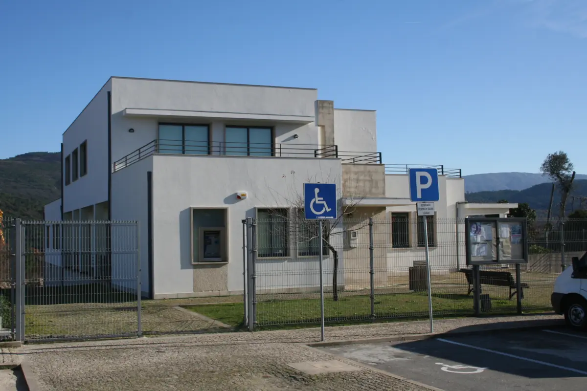 Dos quatro médicos da Unidade de Saúde, só dois estão ao serviço