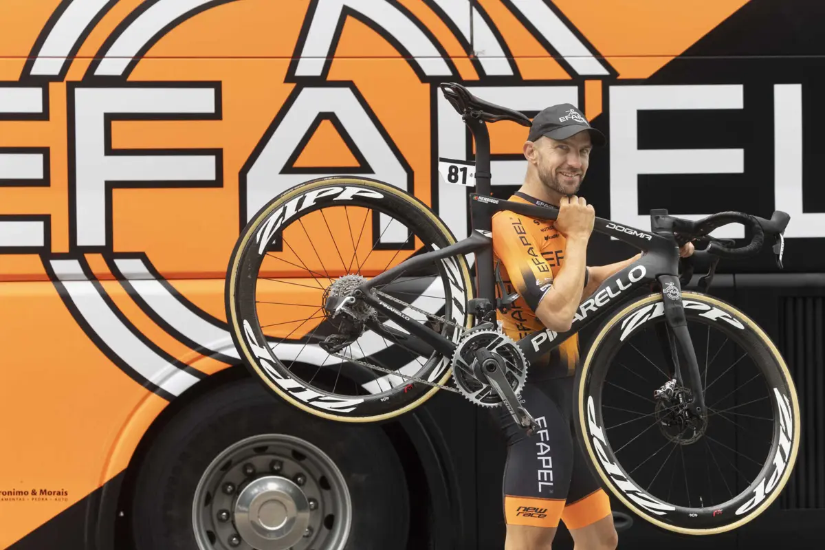 Ciclista de 38 anos garante foco total até cruzar a última meta como profissional