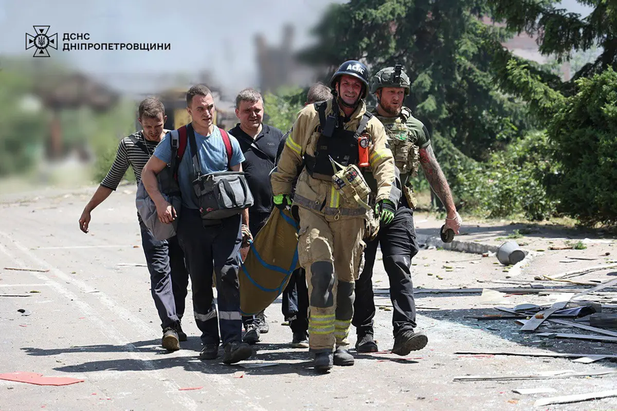 Estes últimos bombardeamentos das forças russas ocorreram após uma campanha de ataques da Ucrânia à Rússia na noite de domingo e pouco antes do começo da cimeira da NATO