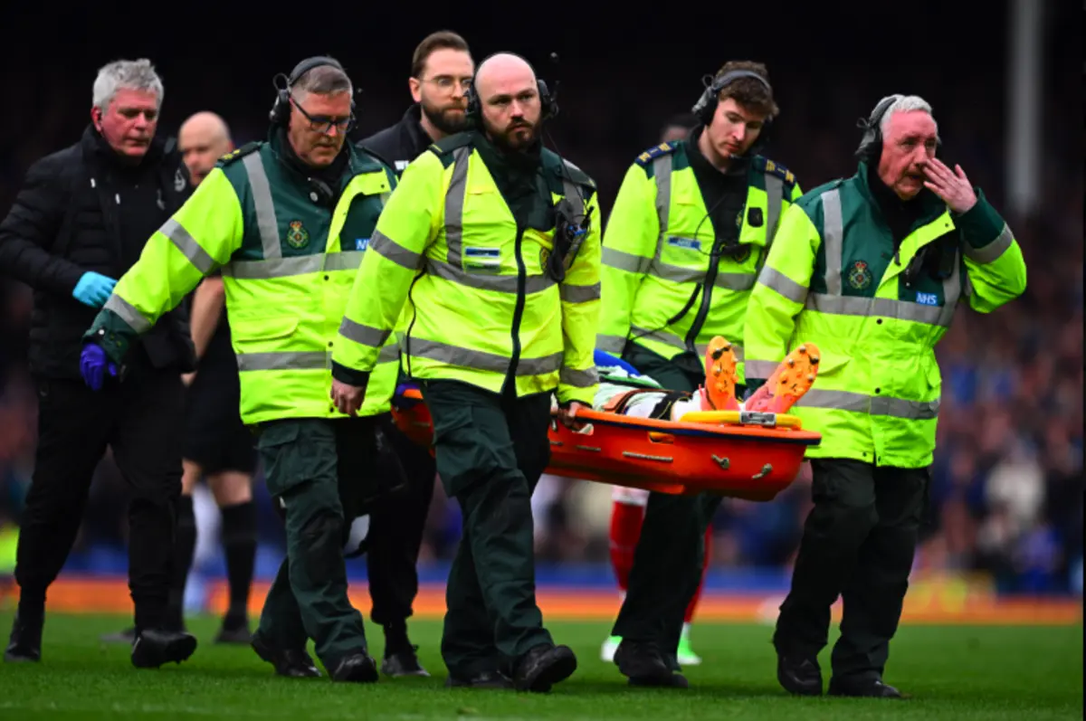 Beto caiu inconsciente após chocar com Gibbs-White