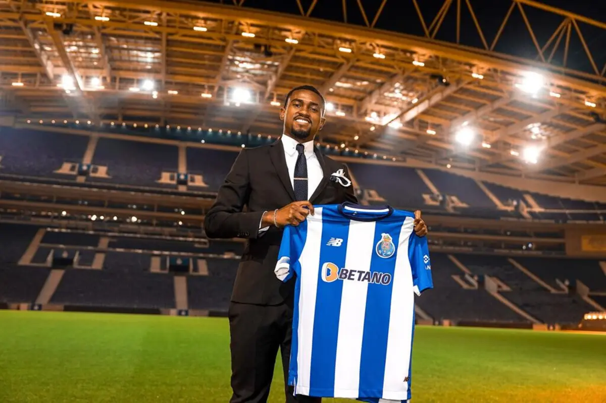 A festa de aniversário de Otávio levou a que alguns jogadores falhassem a hora de recolher a casa