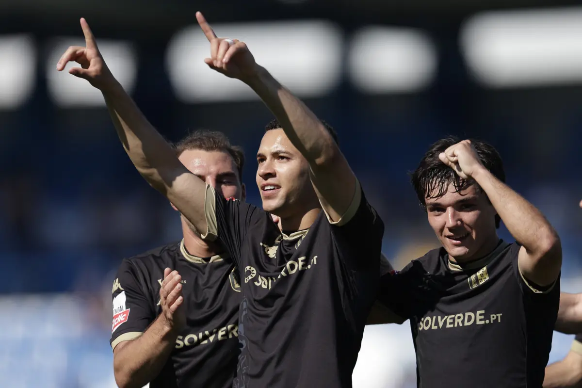 Vizela goleou o E. Amadora por 4-0