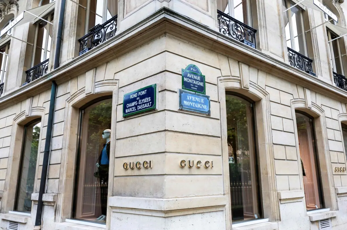 Imagem de contexto do artigo Bruxelas multa Gucci, Chloé e Loewe em 157 milhões de euros por restringirem preços de revenda