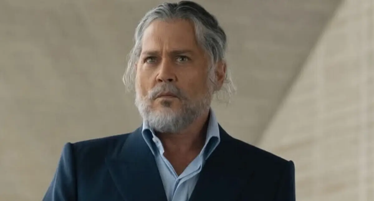 Aos 61 anos, Johnny Depp surpreende com um transformação radical