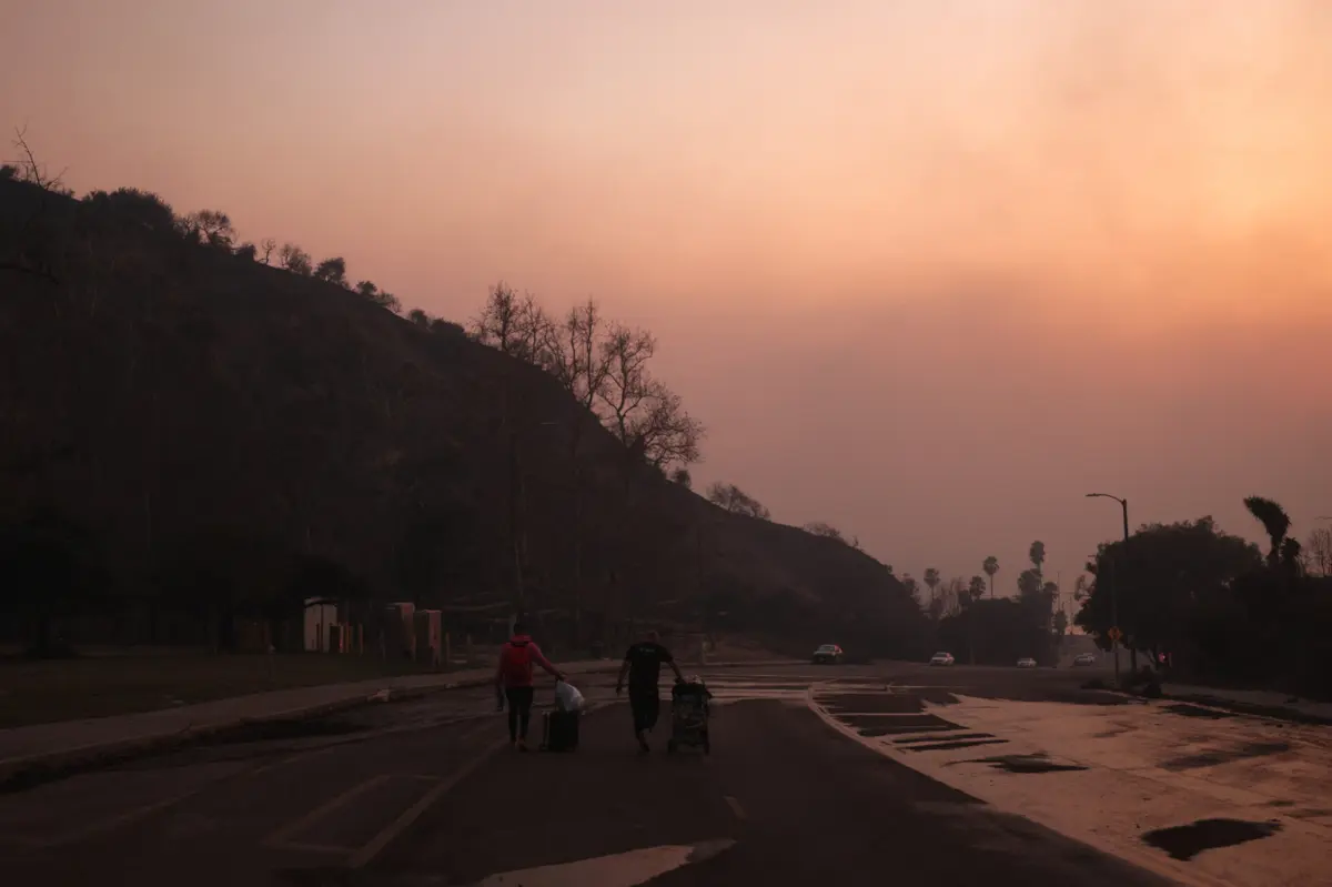 Imagem de contexto do artigo Desespero e críticas aos bombeiros de quem perdeu tudo nos fogos de Los Angeles