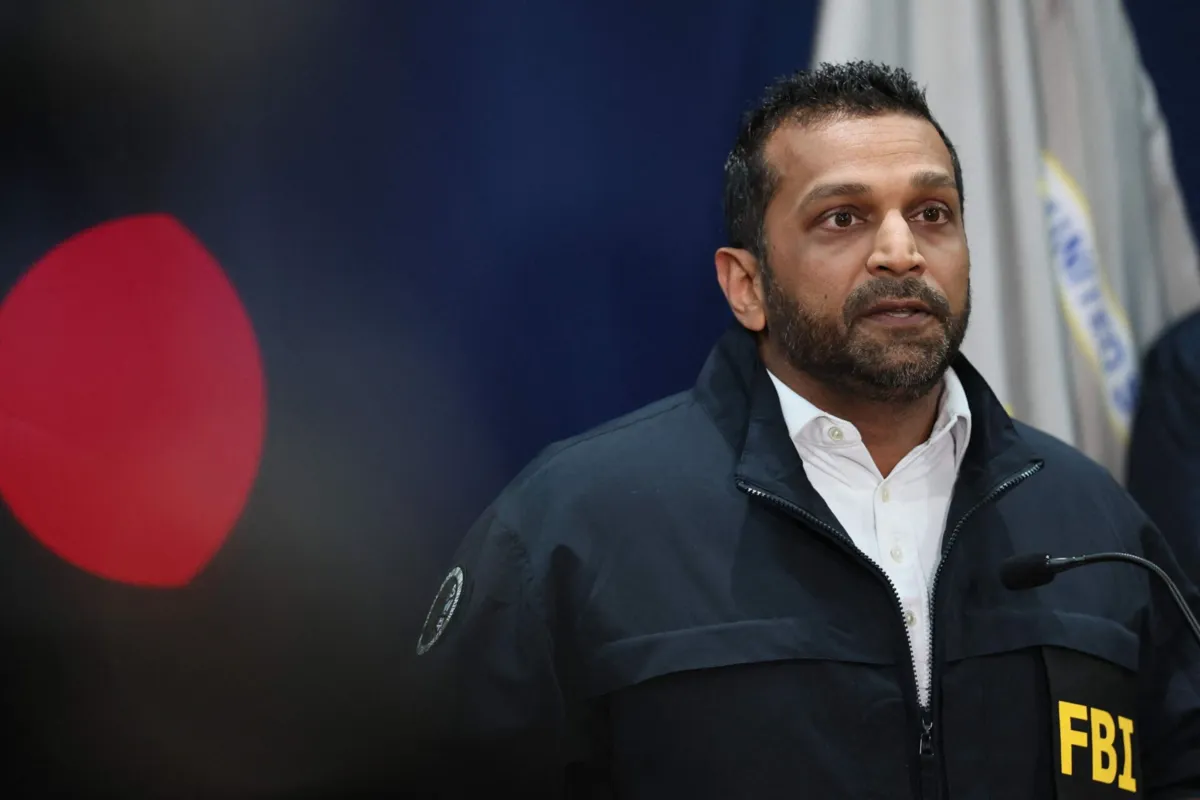 Kash Patel demitiu um alto funcionário após ter sido revelado que usava o jato do FBI para fins pessoais